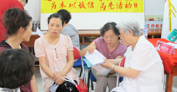 两癌普查活动现场